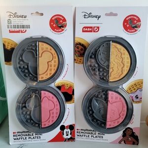 NWT Disney x Dash 4pk Removable Plates Moana & Pua  Mickey & Minnie